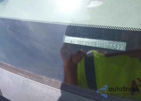 2001 Toyota Avalon Xls z USA, uszkodzony, nr VIN 4T1BF28B51U151222